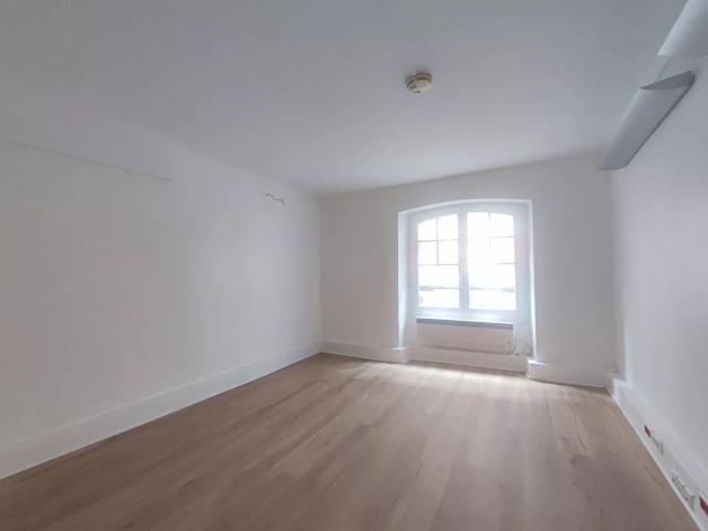 Bureaux à louer 92 m2 traversant