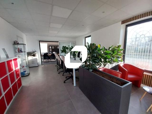 Bureaux à louer Coignières Proche RN10 et gare SNCF