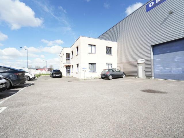 Bureaux à louer Colombier Saugnieu Proche A432 et aéroport Lyon Saint Exupéry
