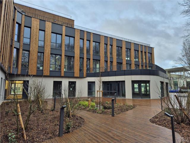 Bureaux à louer Champs sur Marne Cité Descartes, près de la gare