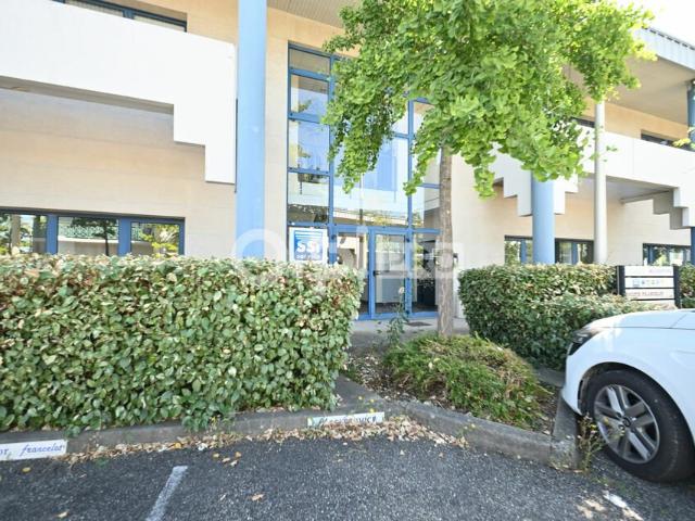 Bureaux à louer Bron Accès PMR et fibre optique