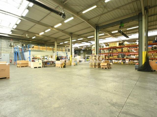 Bureaux à louer Genas Proche route de Grenoble et bus 48