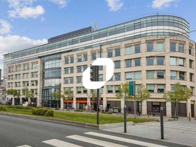 Bureaux à louer La Garenne Colombes Tram T2 au pied du bâtiment