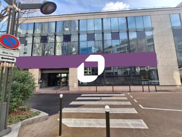 Bureaux à louer Levallois Perret Proche RER, métro et périphérique