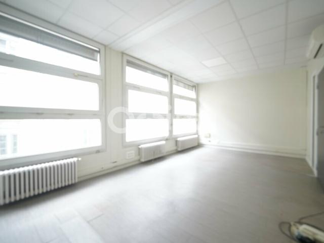Bureaux à louer Lyon 3 Proche Métro Gambetta, Tram T1 et Bus C12