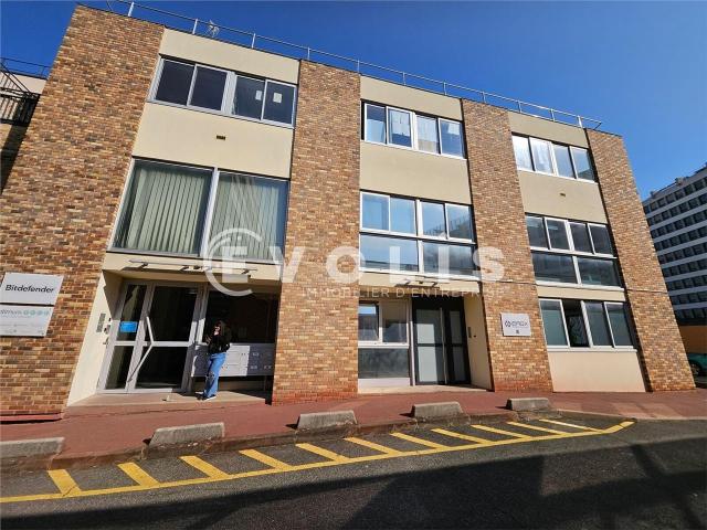Bureaux à louer Montrouge Proche RER Laplace et bus