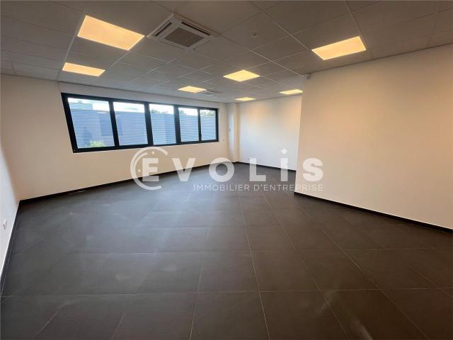 Bureaux à louer Saint Pierre du Perray Proche A5, N6 et TZEN
