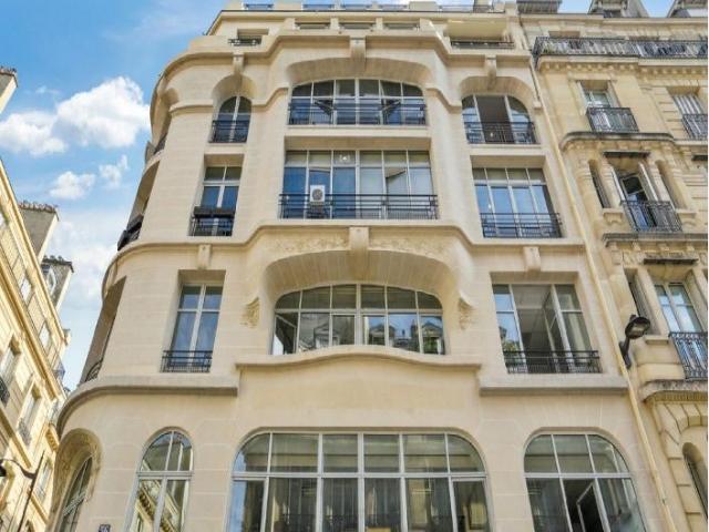 Bureaux à louer Paris 10 Proche métro, RER et vue imprenable
