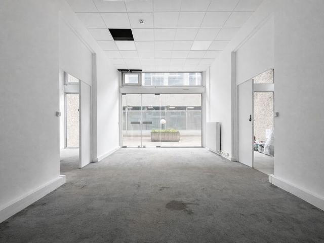 Bureaux à louer Paris 13 Rez de chaussée avec vitrine