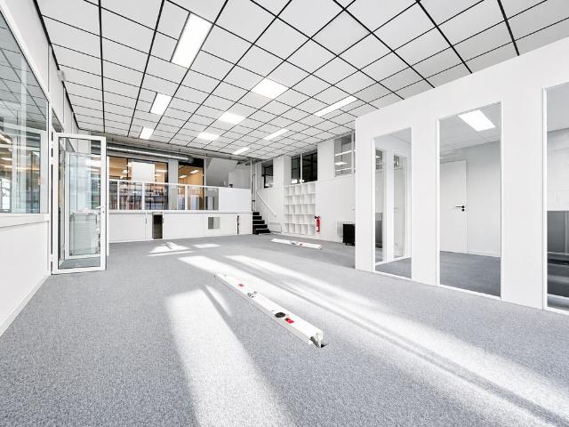 Bureaux à louer Paris 15 Rez de chaussée, bon standing