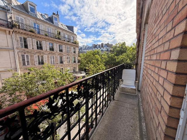 Bureaux à louer Paris 1 Proche Halles et balcon