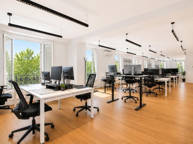 Bureaux à louer Paris 2 Vue dégagée et balcon filant