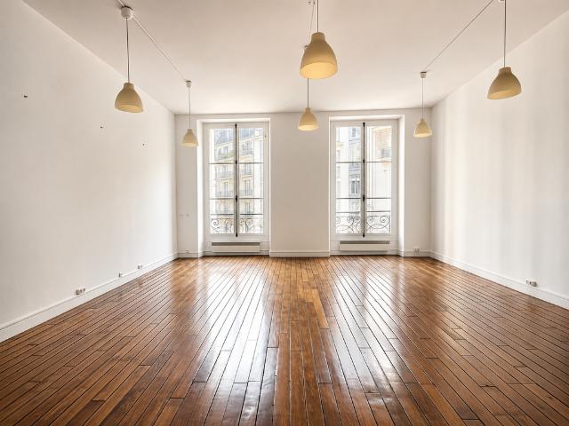 Bureaux à louer Paris 2 près Réaumur Hauteur sous plafond