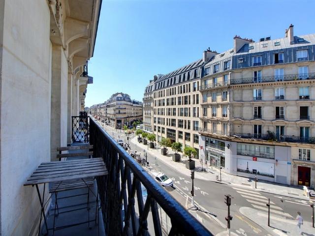 Bureaux à louer Paris 9 Pied métro Cadet immeuble haussmannien