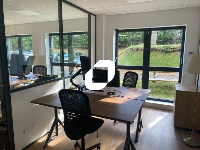 Bureaux à louer Rillieux la Pape Parc clos et sécurisé