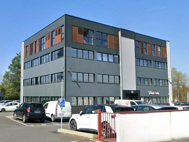 Bureaux à louer Tresses Proche rocade et bus ligne 80