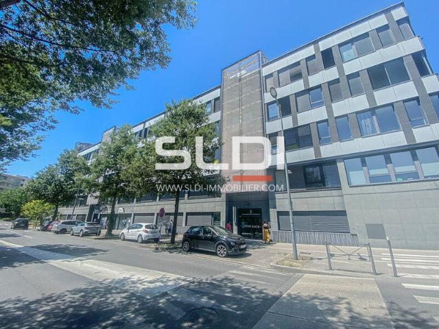 Bureaux à louer Vaulx en Velin Ascenseur, fibre optique et parkings