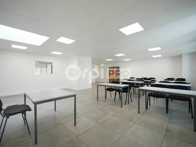 Bureaux à louer Vénissieux Proche périphérique et bus C12