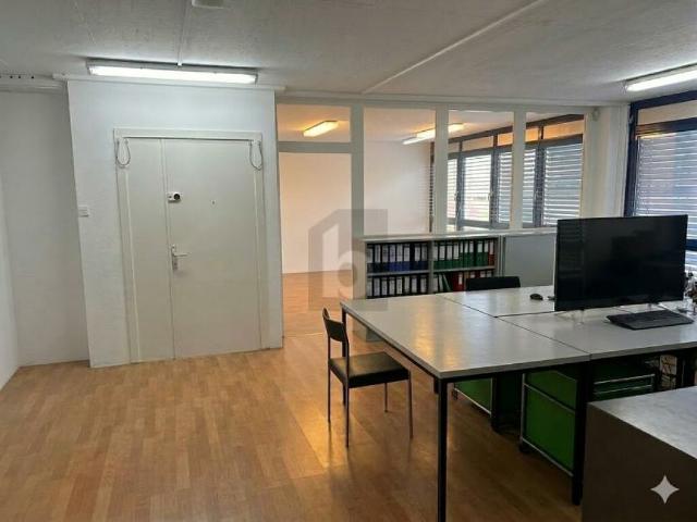 BUREAUX À SOUS LOUER EN ZONE ARTISANALE