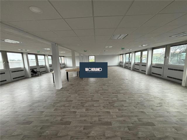 Bureaux à vendre Neuville en Ferrain Accès autoroutier