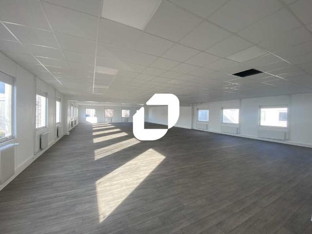 Bureaux à vendre Osny Proche autoroute, bus et train