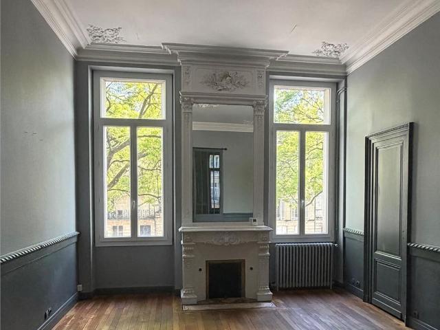 Bureaux à vendre Bordeaux Proche Jardin Public et tram B C E