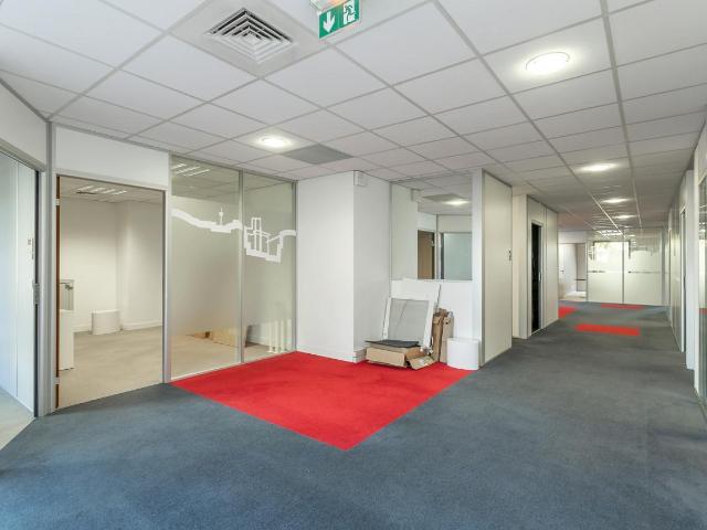 Bureaux à vendre Courbevoie Proche Transilien et Métro La Défense