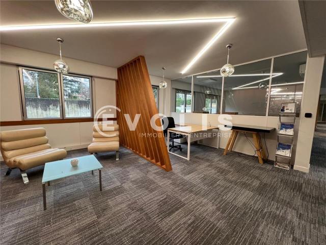 Bureaux à vendre Écully Parc tertiaire sécurisé, proche métro et axes routiers