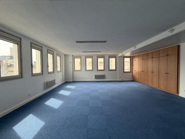 Bureaux à Vendre Proximité Gare Orléans 137 m2 4 parkings