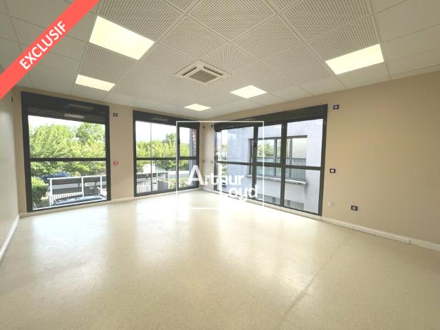 Bureaux à vendre Saint Pierre du Perray Proche A5 et Francilienne