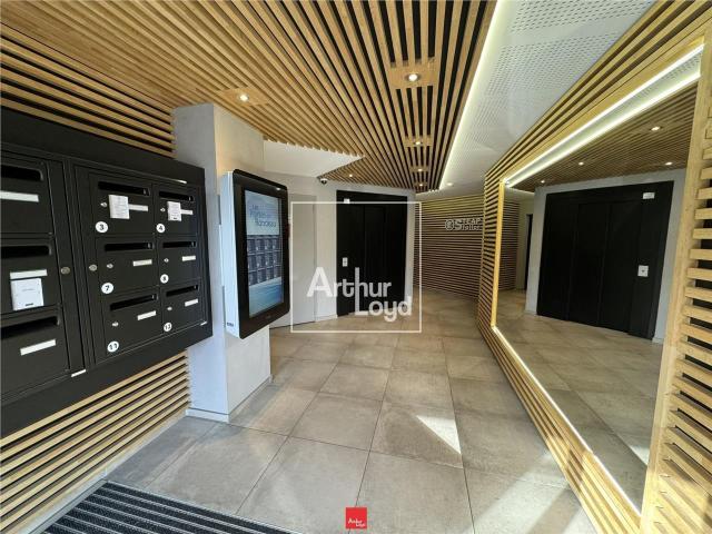 Bureaux à vendre Seyssins Proche Rond Point, parking sécurisé