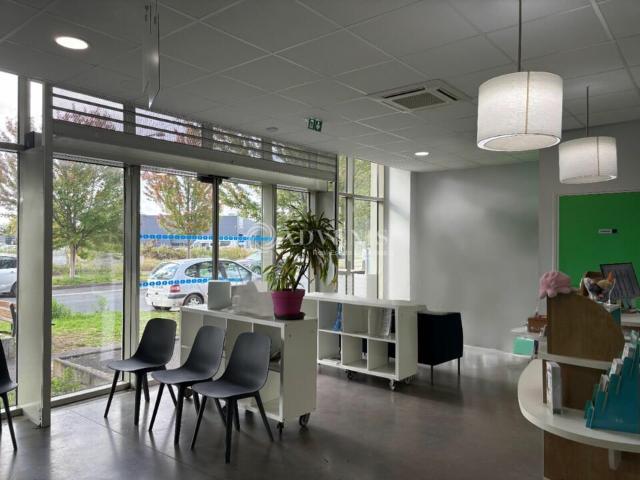 Bureaux à vendre Truyes Proche bus, périphérique et autoroute