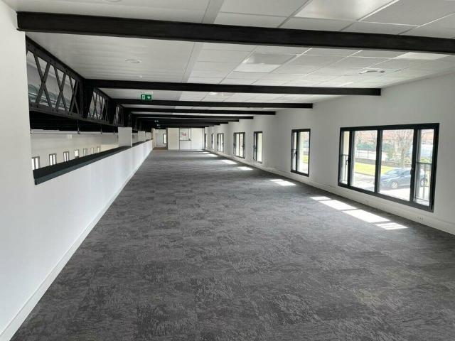 Bureaux à vendre Vénissieux Proche métro, tramway et gare Part Dieu
