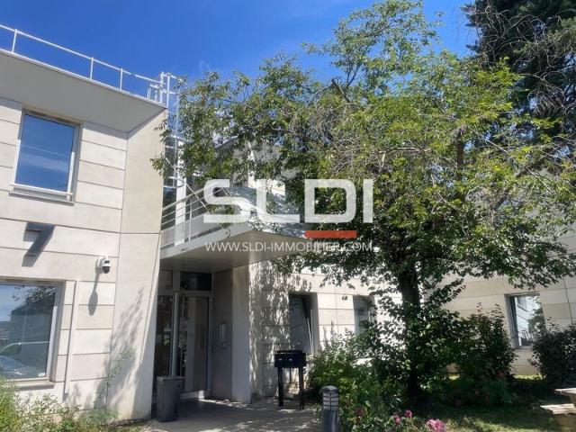 Bureaux Bron Proche commodités et parking