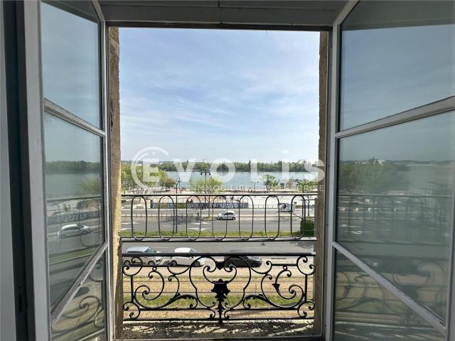 Bureaux Chartrons Bordeaux Tram, bus et périphérique