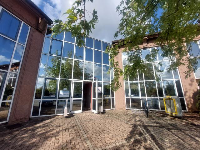 Bureaux climatisés 65 m2 avec parking à LIMAS sortie A6 SUD