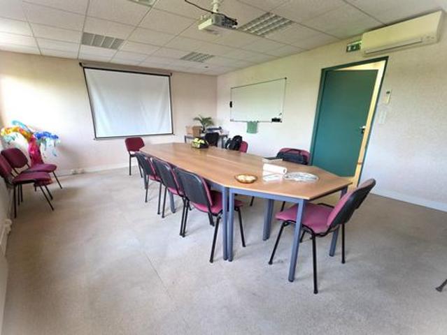 bureaux composé de 5 pièces pour une surface de 134.88m²