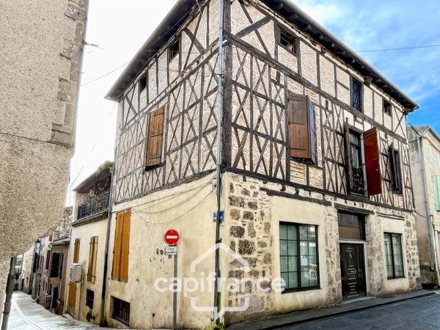 Bureaux de 180m2 avec sous sol intégral en cœur de ville dans un bel immeuble en pierre