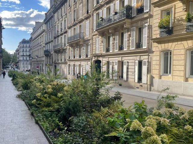 Bureaux de 70 m² à louer en Plug&Play proche Saint Lazare
