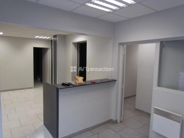 BUREAUX ET ENTREPOT 290m² AVEC GARAGE