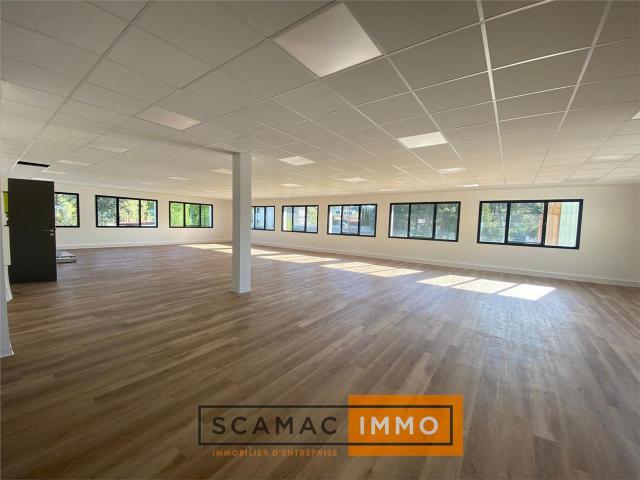 Bureaux Éguilles Entrée zone, commerces et axes autoroutiers