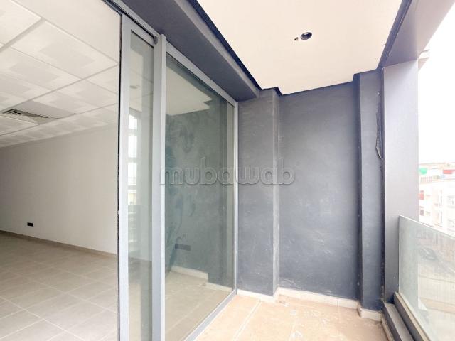 Bureaux en location à Casablanca Finance City. Surface de 62 m². Avec ascenseur et terrasse