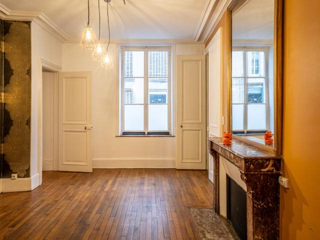 / BUREAUX HELENA /