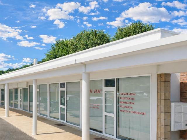 Bureaux Les Clayes Sous Bois 2 pièce 42 m2 + 35 m2 remise