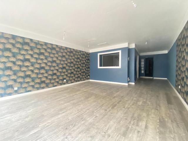Bureaux / Locaux 2 pièces 78.1 m² Lézignan Corbières 11200