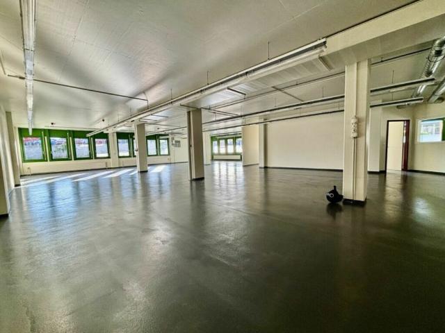 Bureaux, locaux commerciaux, atelier ou laboratoires de plain pied de 350 à 800 m2