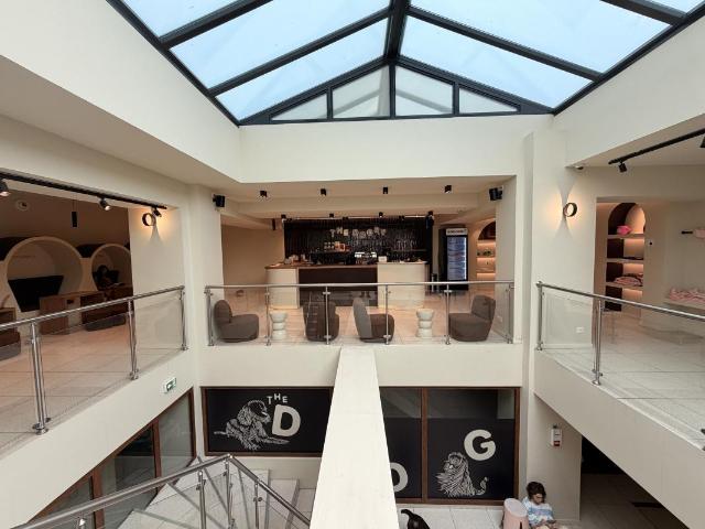 Bureaux / Local commercial ERP d'exception à louer – Paris 17e – Quartier des Épinettes