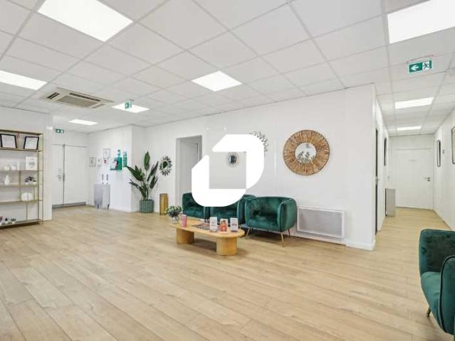 Bureaux louer Cachan Proche RER B, métro 4 et future ligne 15