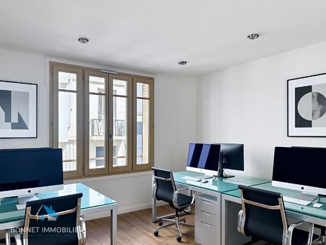 BUREAUX PLACE DE JAUDE