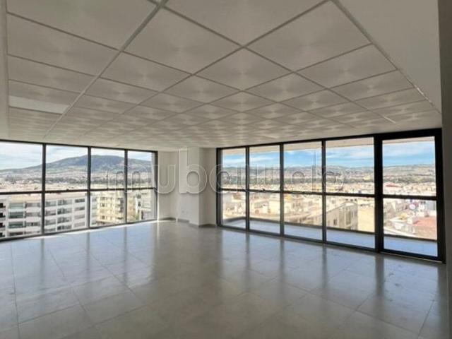 Bureaux, Plateaux et Magasins à Vendre ou à Louer